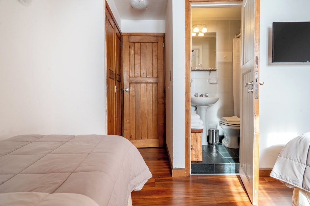 Standard Room, 2 Twin Beds photo 1
