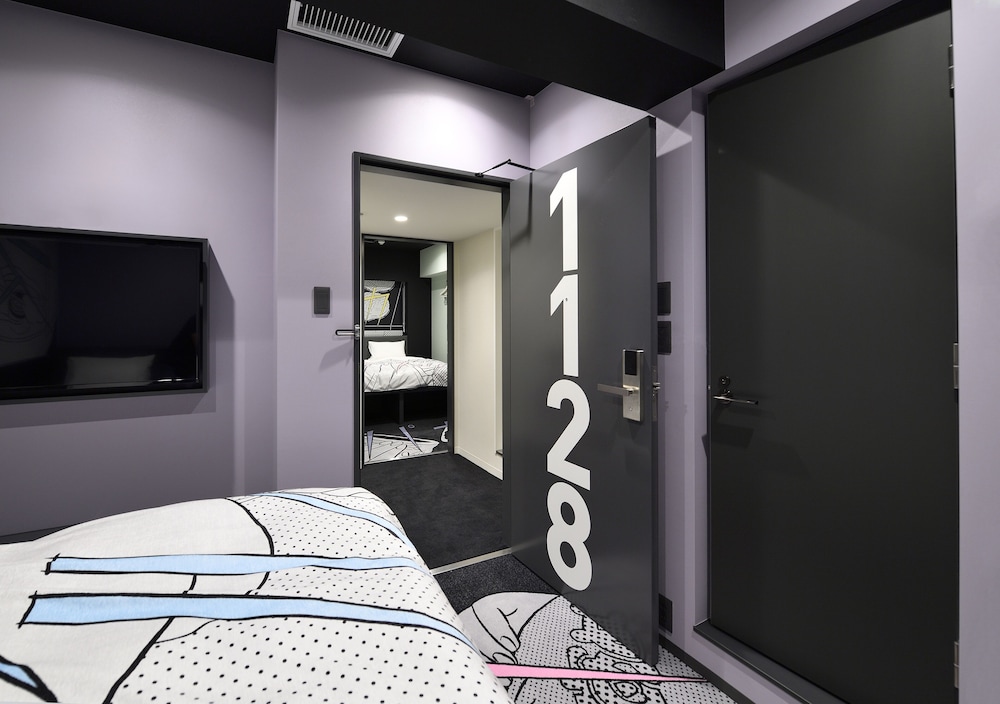 [Adjoining] Hollywood Twin Room x 2 photo 1