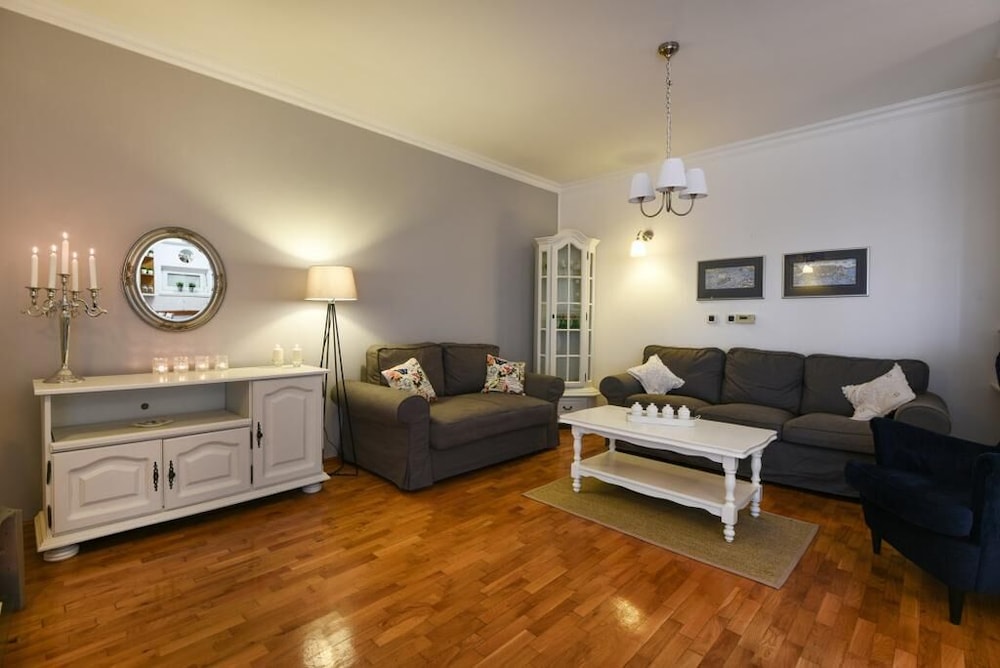 Comfort Apartment, 3 Bedrooms, Pool Access, Garden View
