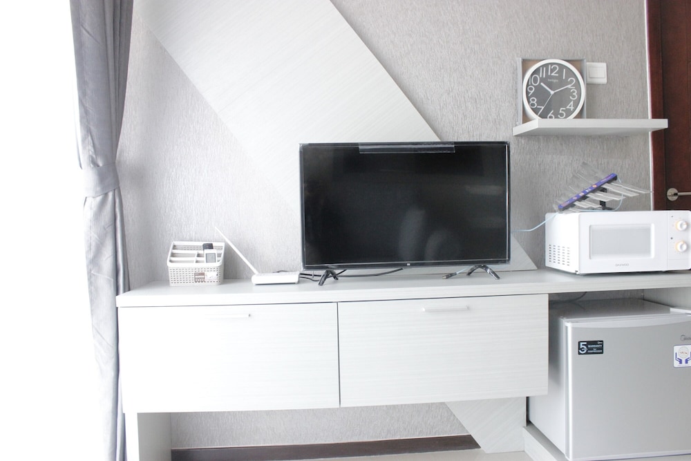 Room - Photo 13