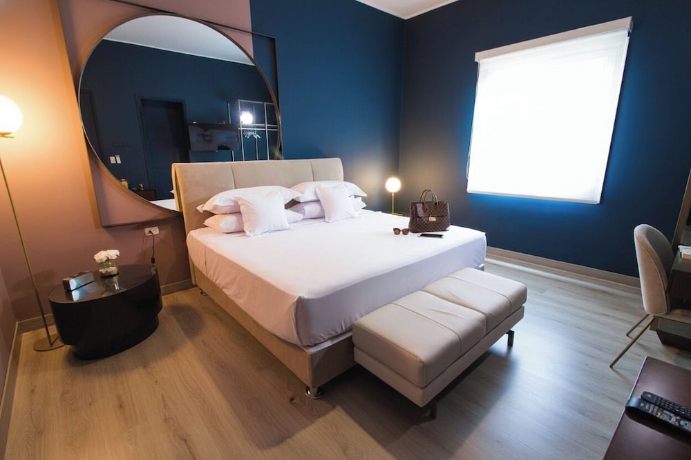 Superior Suite, Courtyard View