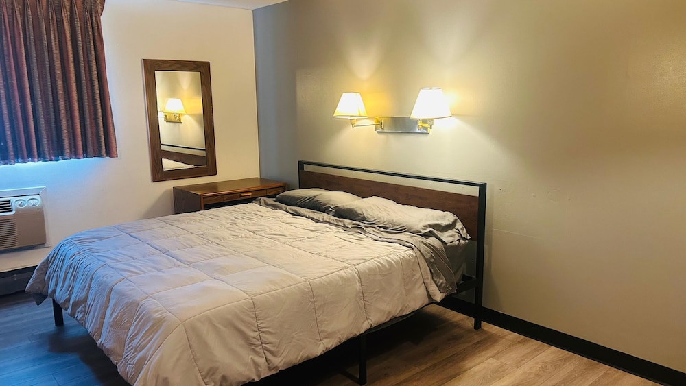 Room, 1 King Bed, Non Smoking, Kitchenette photo 1