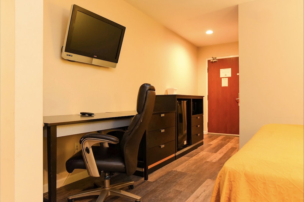Standard Room, 1 King Bed, Non Smoking - Photo 1