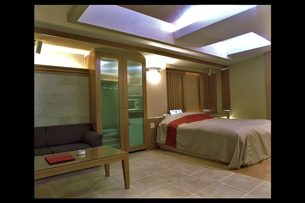 Deluxe Room with Massage Chair photo 2