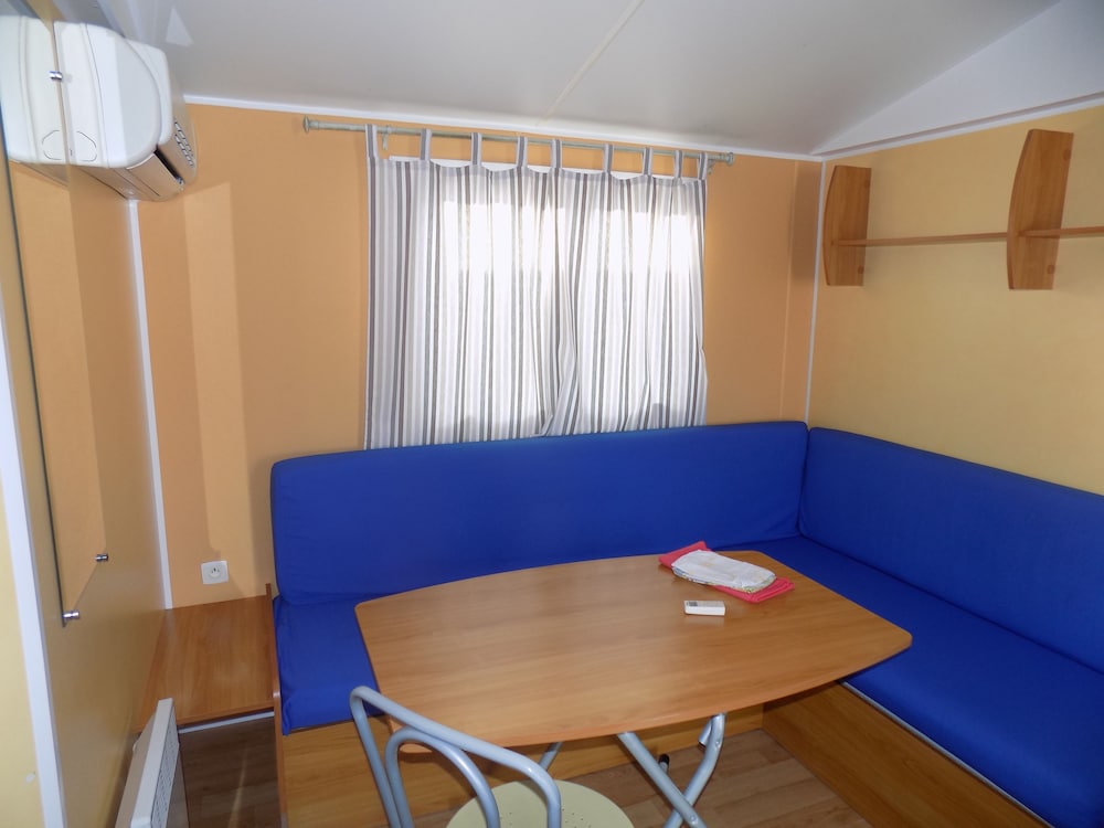 Bungalow, 2 Bedrooms photo 2