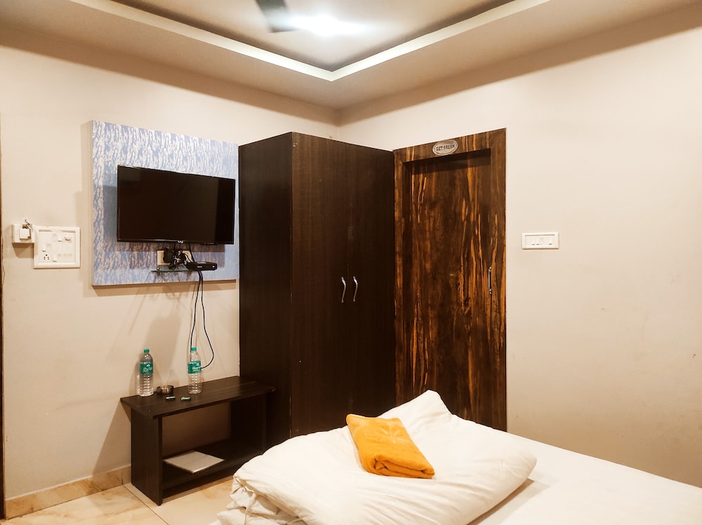 Deluxe Room - Photo 5