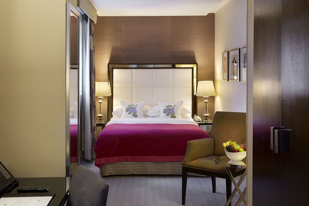 Superior Room, 1 Queen Bed photo 2