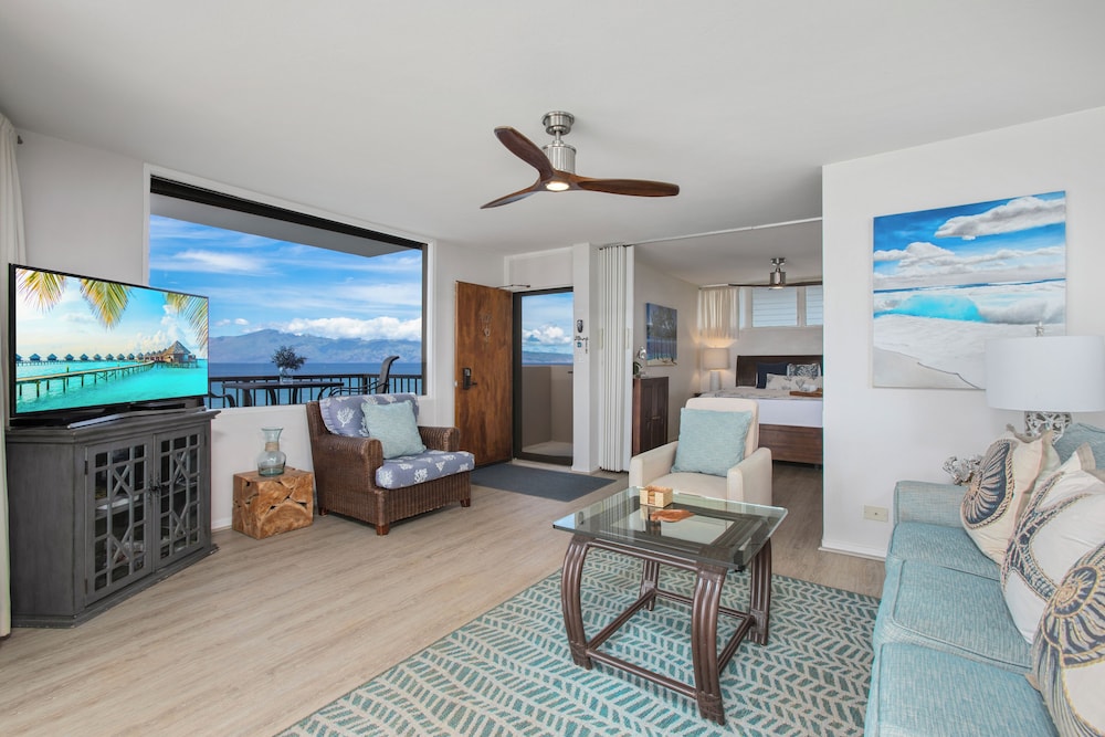 Penthouse, 2 Bedrooms, Balcony, Oceanfront (Hol-409) photo 3