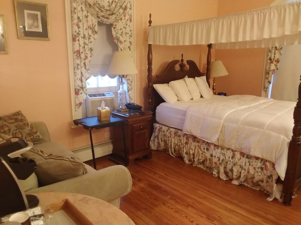 Honeymoon Room