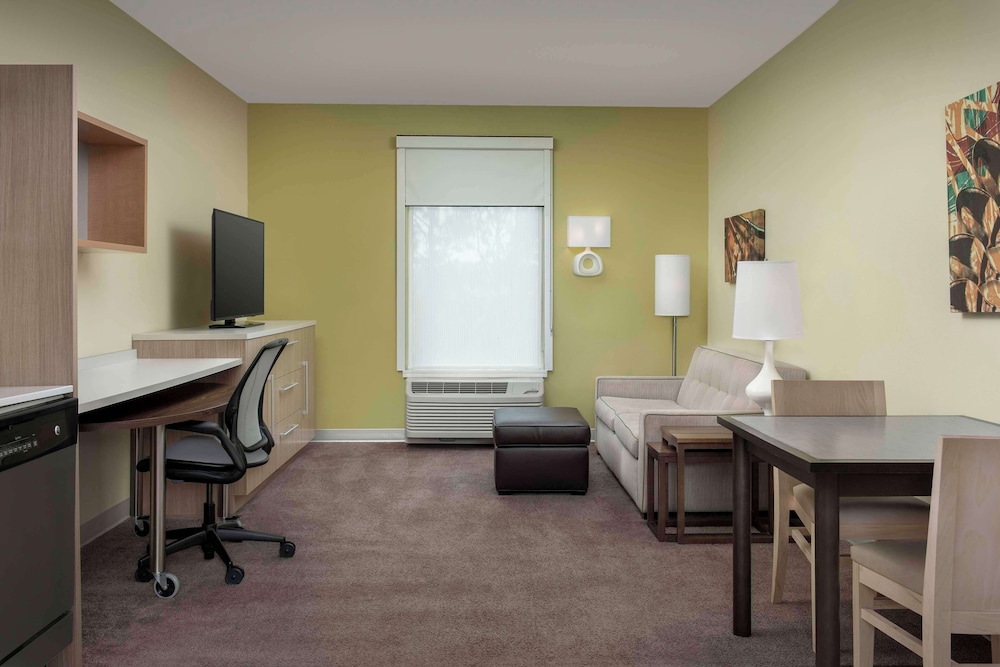 1 Bedroom Suite, 2 Queen Beds, Non-Smoking