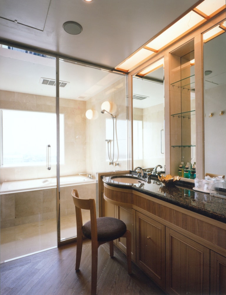Executive Suite, Smoking, Sea Facing photo 2
