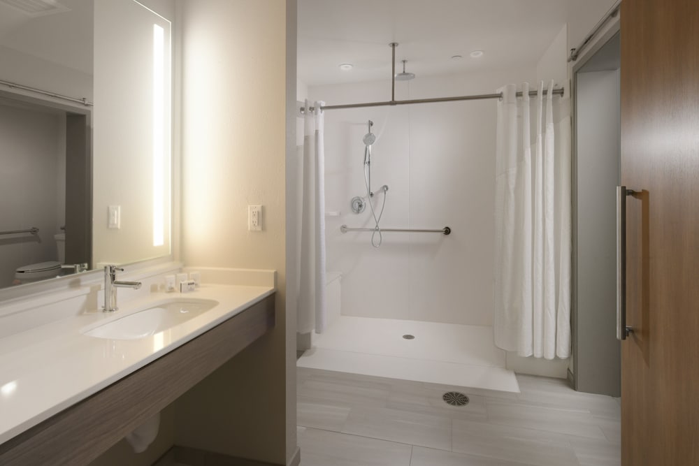 Suite, 1 King Bed, Accessible (Comms, Roll Shwr) - Photo 6