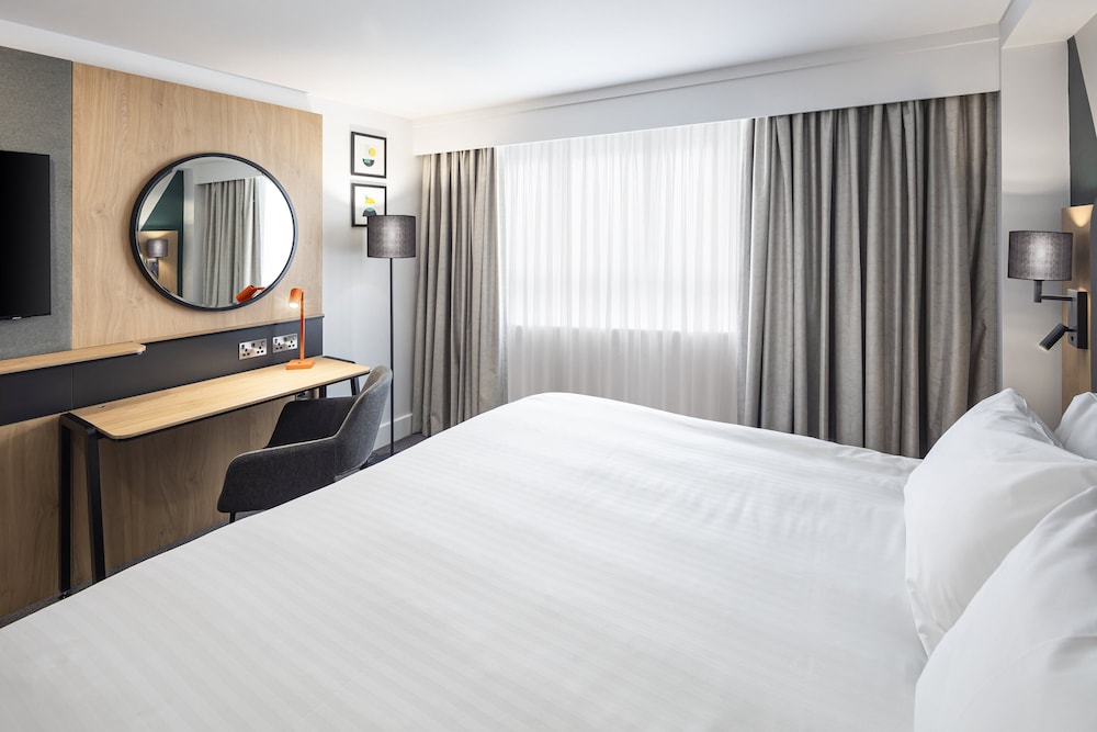 Standard Room, 1 King Bed (Super King) - Photo 4