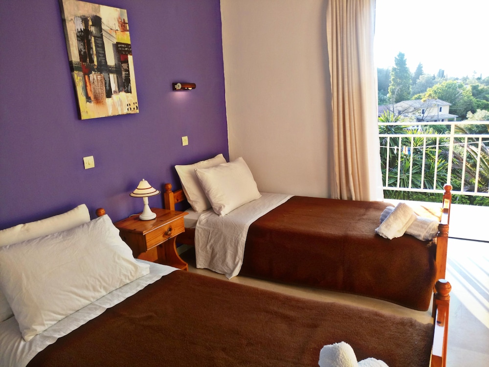 Studio, 2 Twin Beds