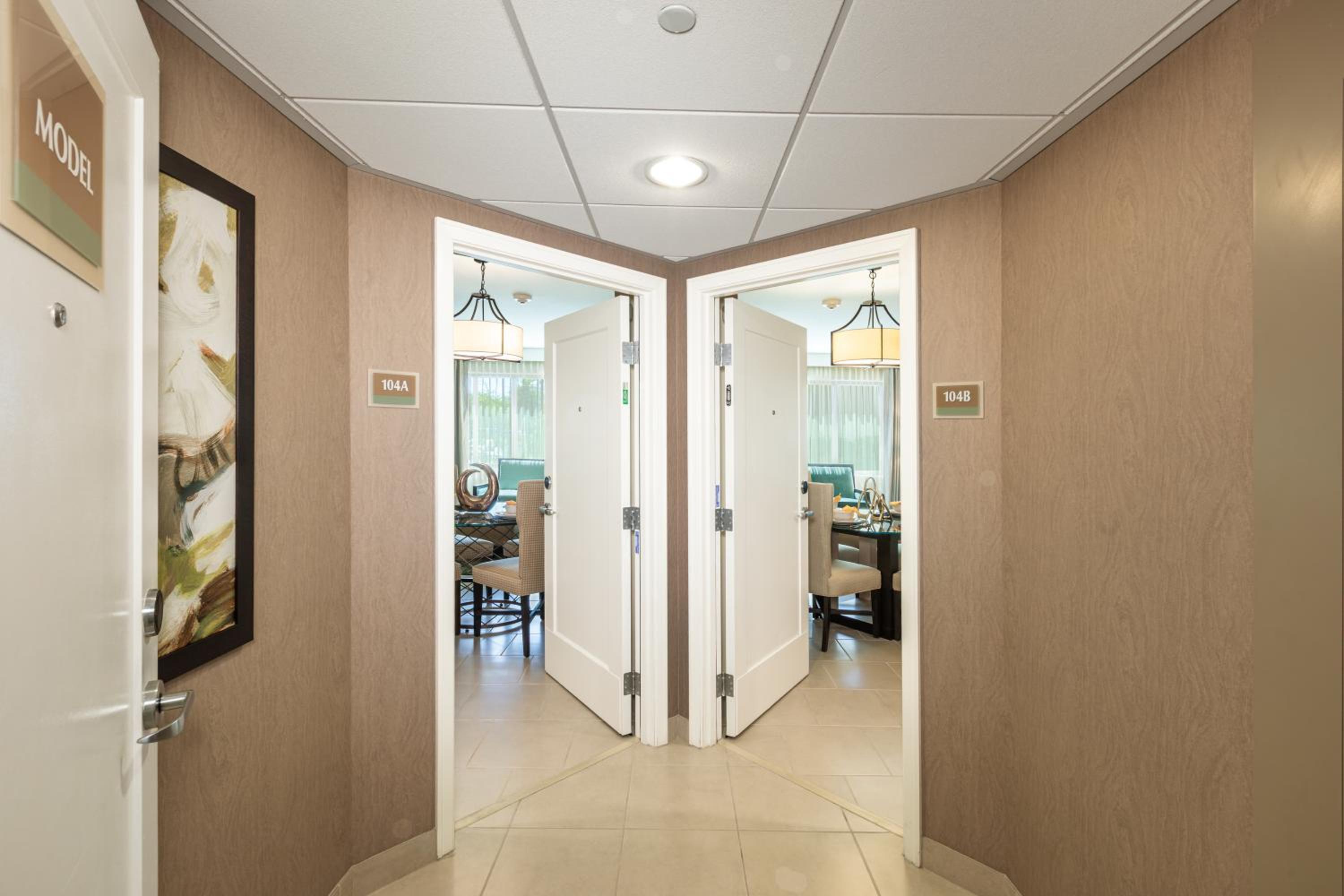Suite with Pool View - Photo 5