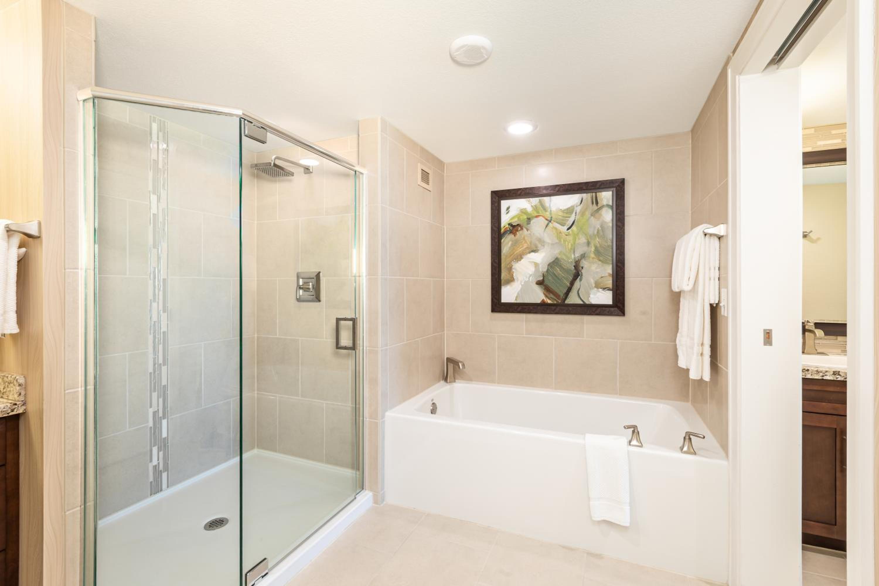 Suite with Pool View - Photo 8