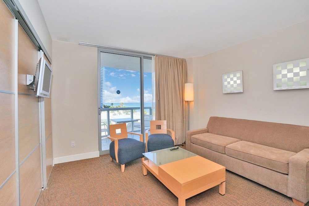 Condo, 1 Bedroom (704) photo 3