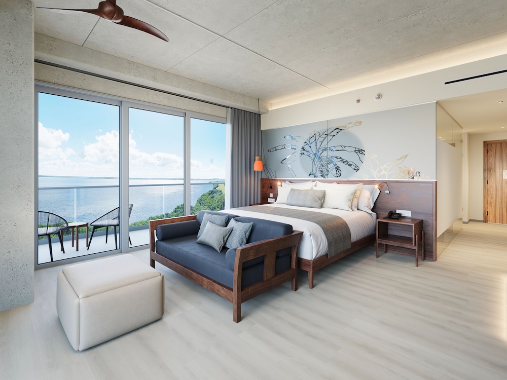 Vantage Club Corner Suite Bay View King Bed