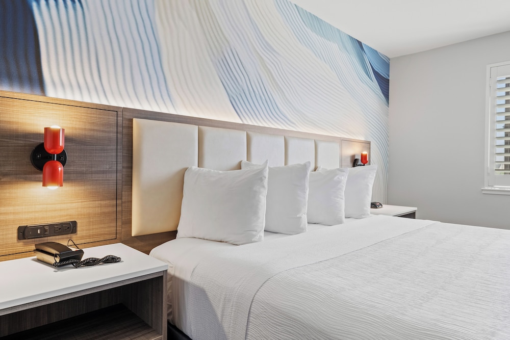 Standard Room, 1 King Bed - Photo 3