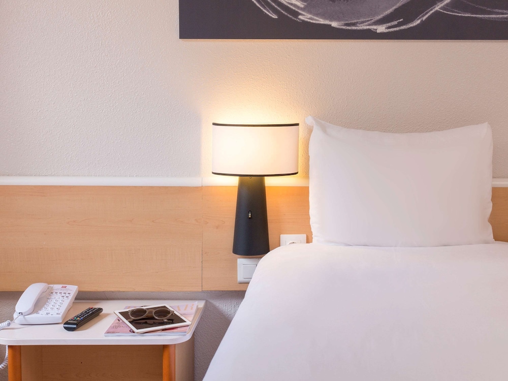 Standard Room, 3 Twin Beds - Photo 7