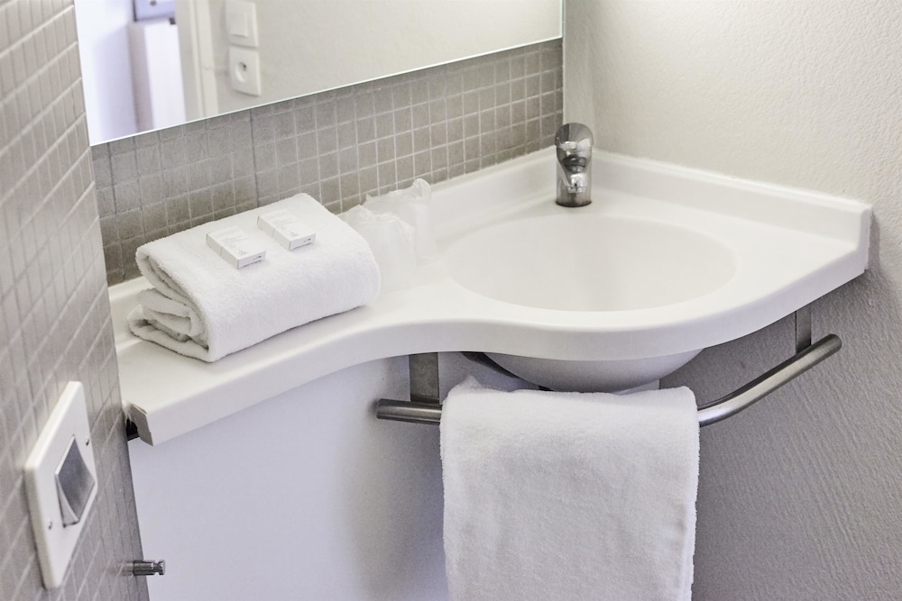 Standard Room, 1 Double Bed - Photo 7
