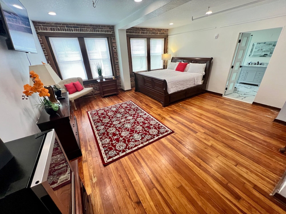 Royal Single Room, 1 King Bed