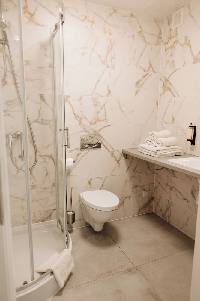 Standard Double Room - Photo 7
