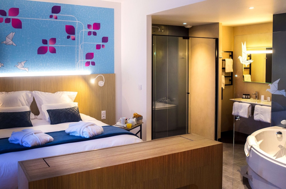 Executive Room, 1 King Bed - Photo 3
