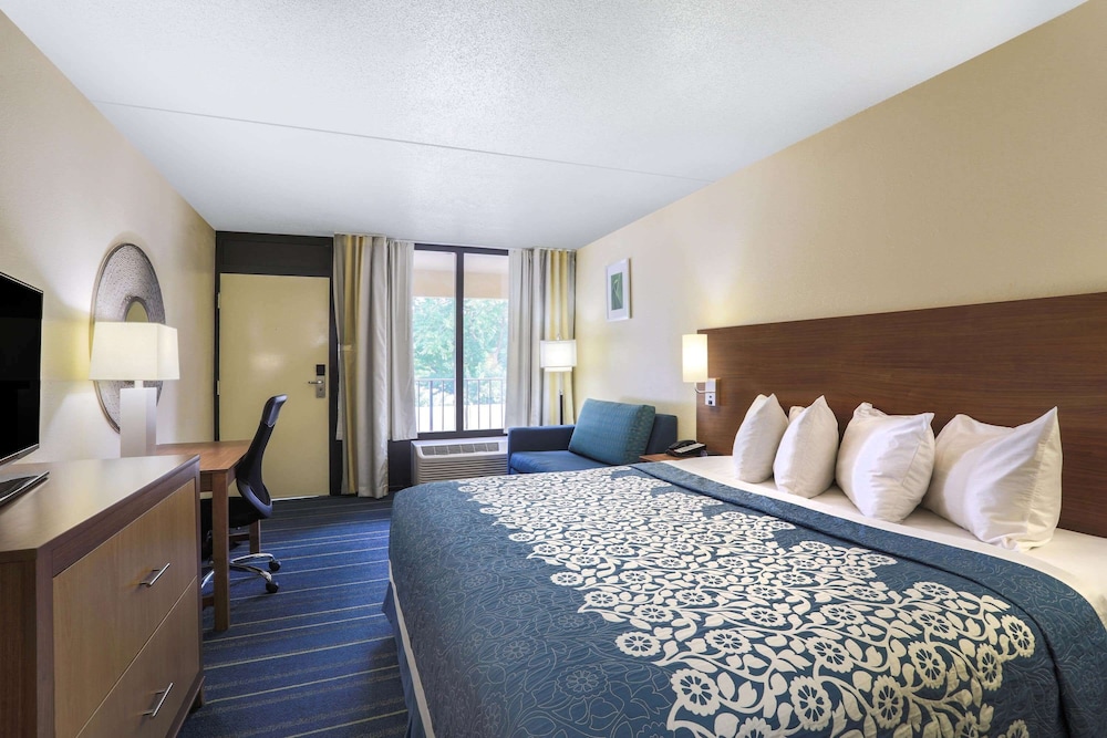 Room, 1 King Bed, Non Smoking - Photo 1