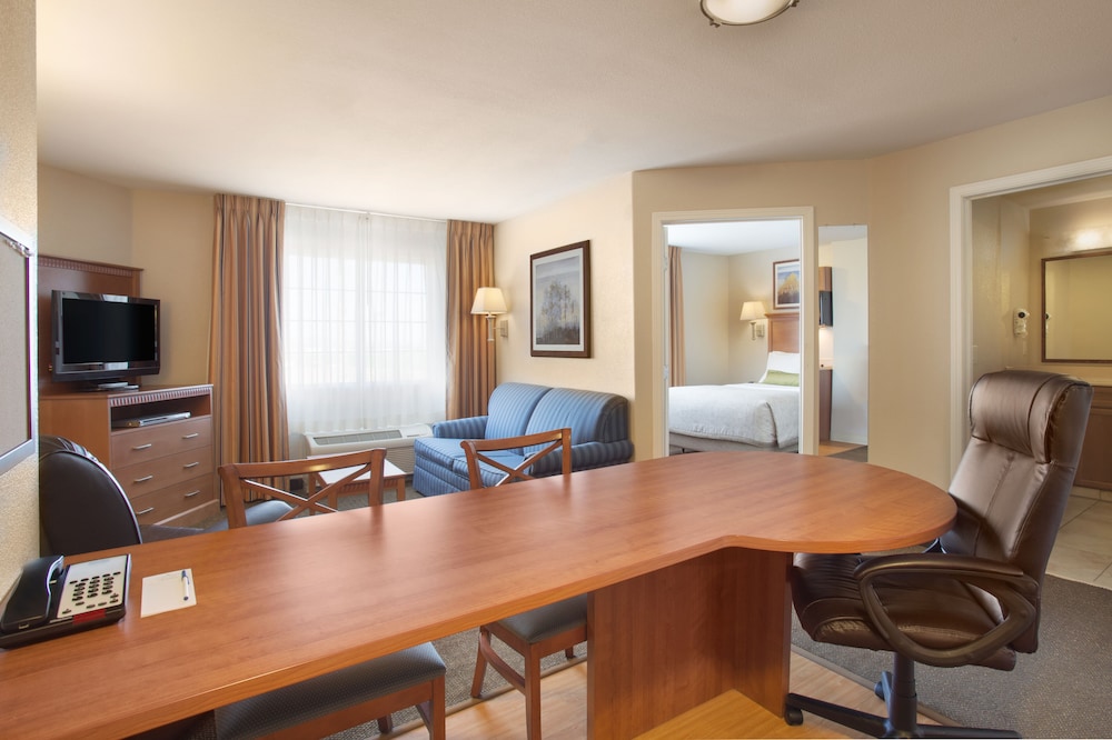 Suite, 1 Queen Bed, Accessible (Communications, Mobility) - Photo 2