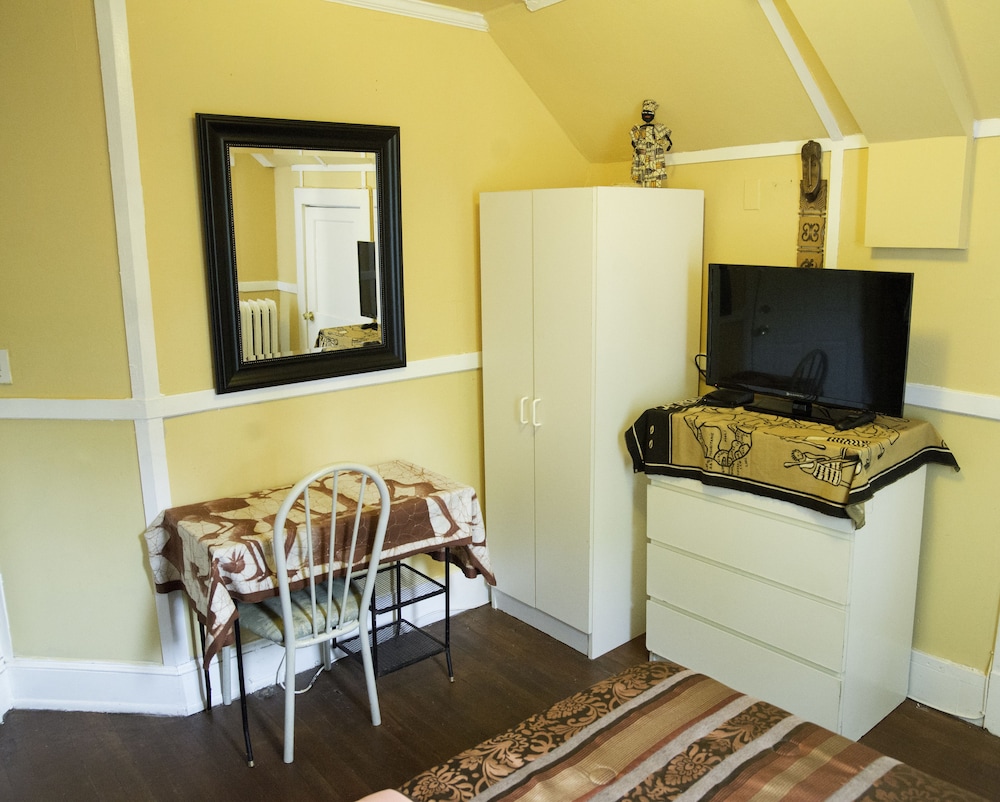 Single Room, Bathtub, Shared Bathroom (Safari) photo 1