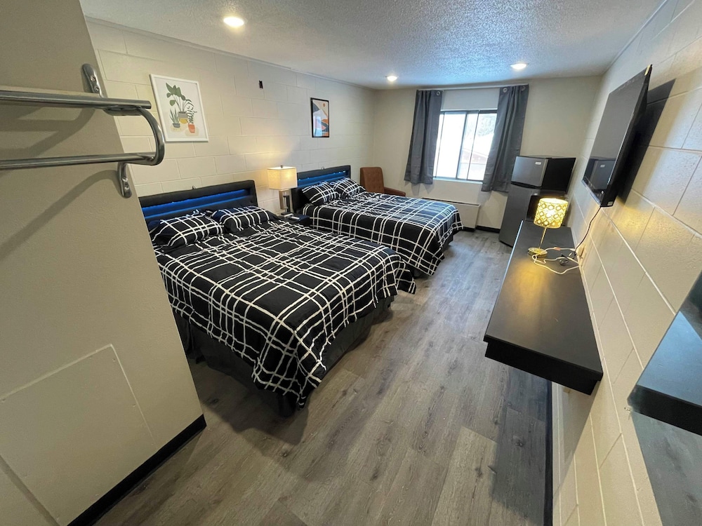 Deluxe Double Room, Refrigerator & Microwave photo 1