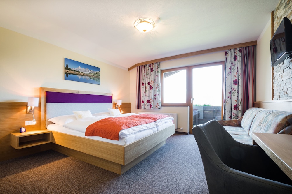 Basic Double Room, 1 Bedroom, Balcony, Mountain View photo 1