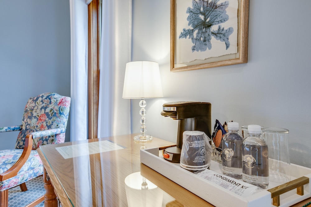 Deluxe Queen Room - Photo 2