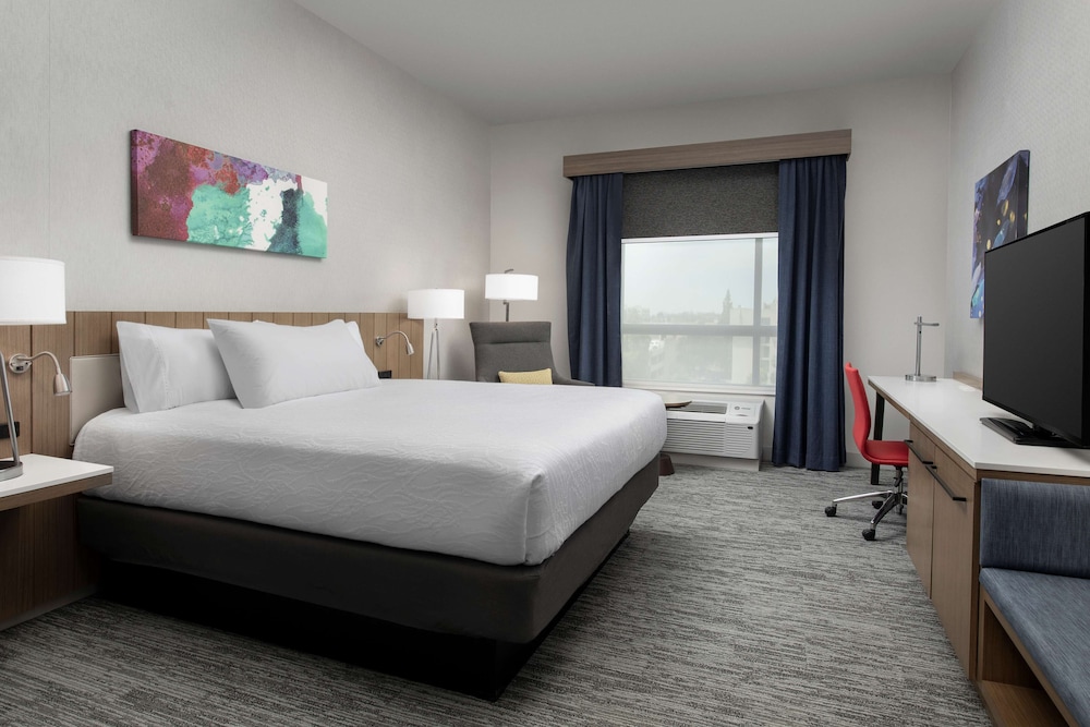 Room, 1 King Bed, Accessible, Bathtub - Photo 2