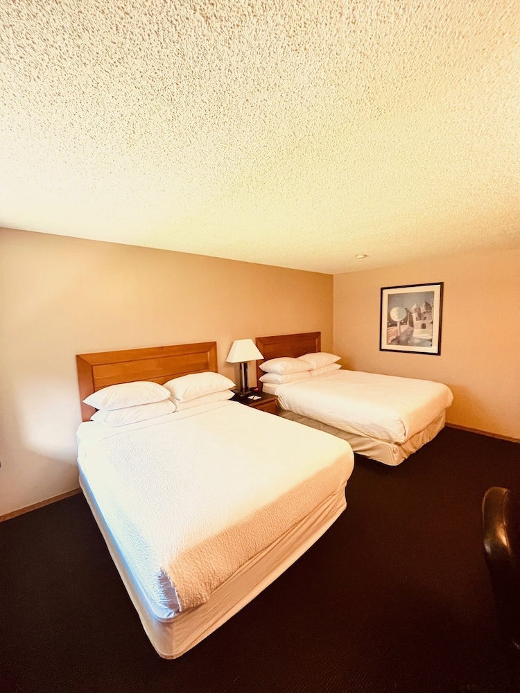 Standard Room, 2 Queen Beds photo 1