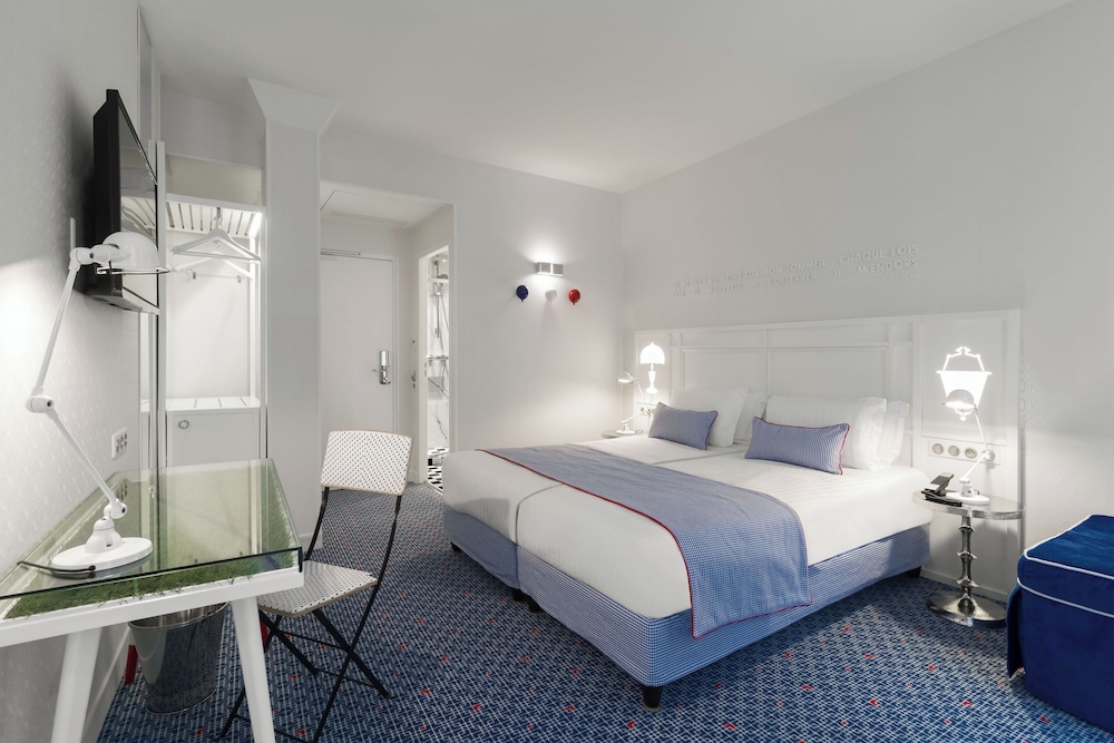 Privilege Room, includes soft minibar, courtesy tray, digital press photo 1