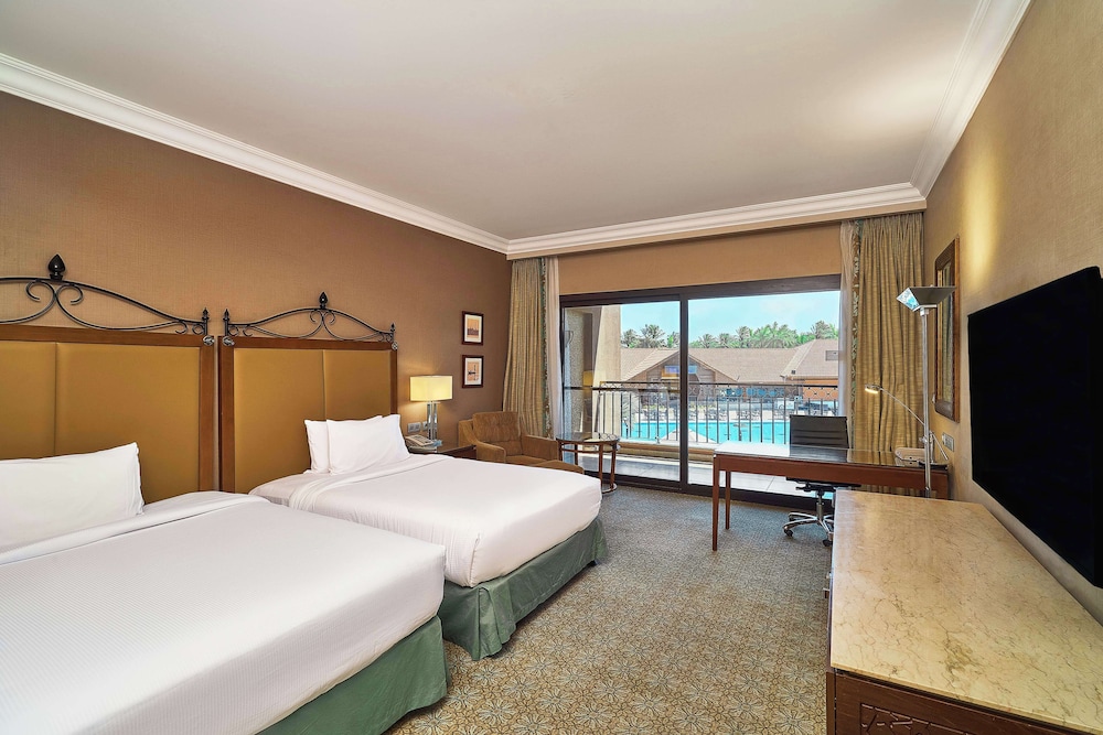 Deluxe Room, 2 Twin Beds, Non Smoking, Pool View (2 Twins) thumbnail 5