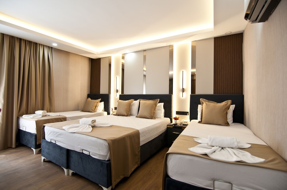 Family Quadruple Room photo 1