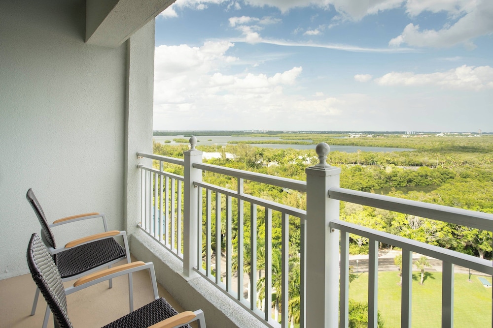 Room, 1 King Bed, Balcony, Tower (View) - Photo 3
