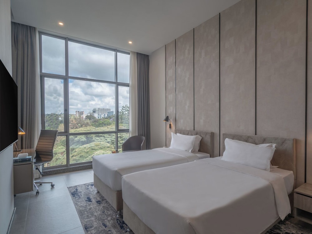 Premier Twin Room (2 Doubles, High Floor) - Photo 3