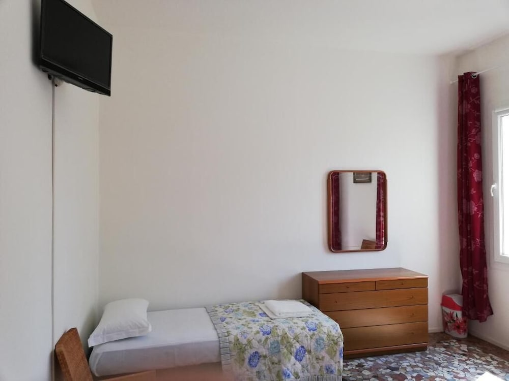 Standard Triple Room photo 3