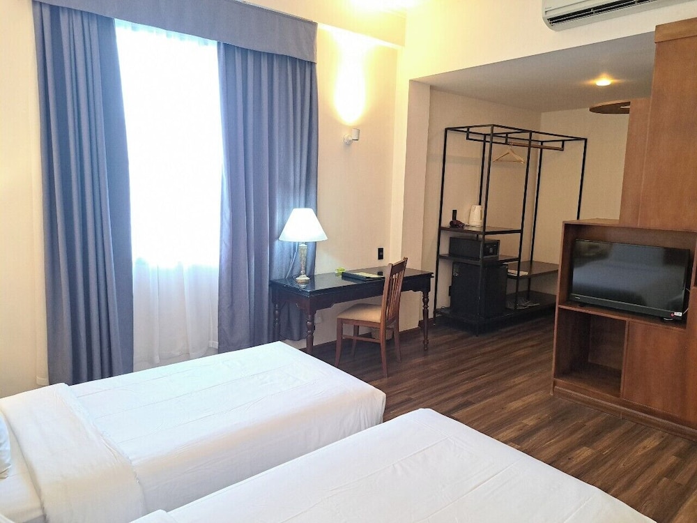 Deluxe Room, 1 Double or 2 Twin Beds, City View photo 3