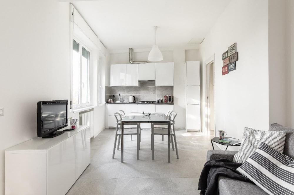 Apartment photo 2