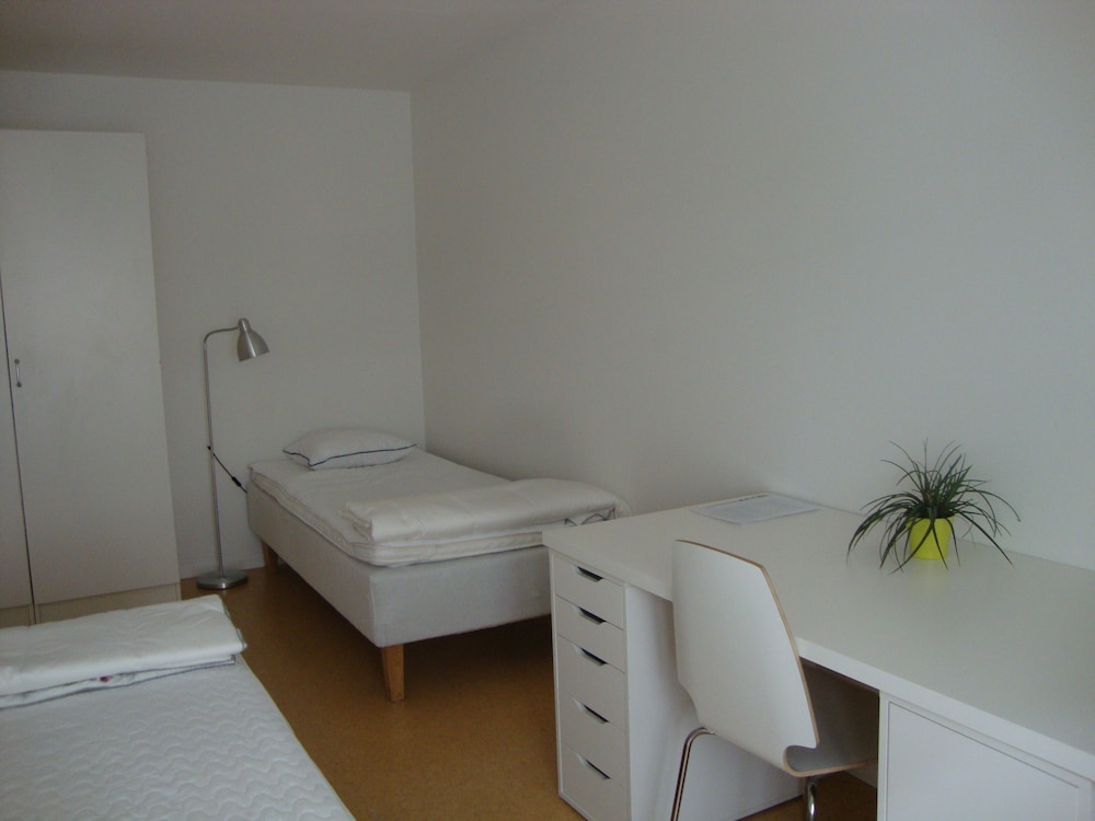 Twin Room, Shared Bathroom photo 2