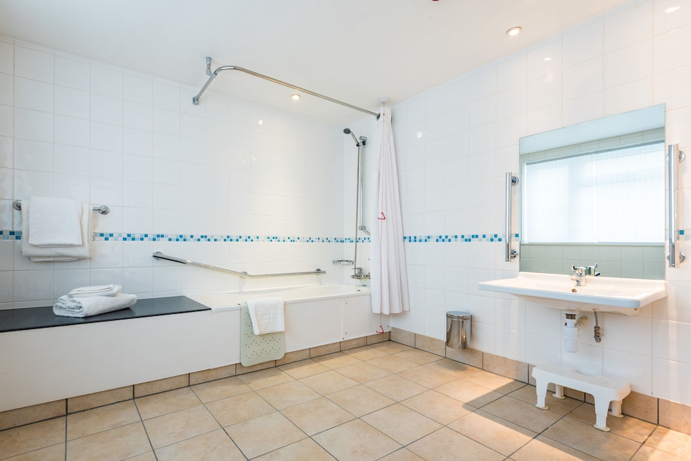 Standard Room, 2 Twin Beds, Accessible - Photo 3