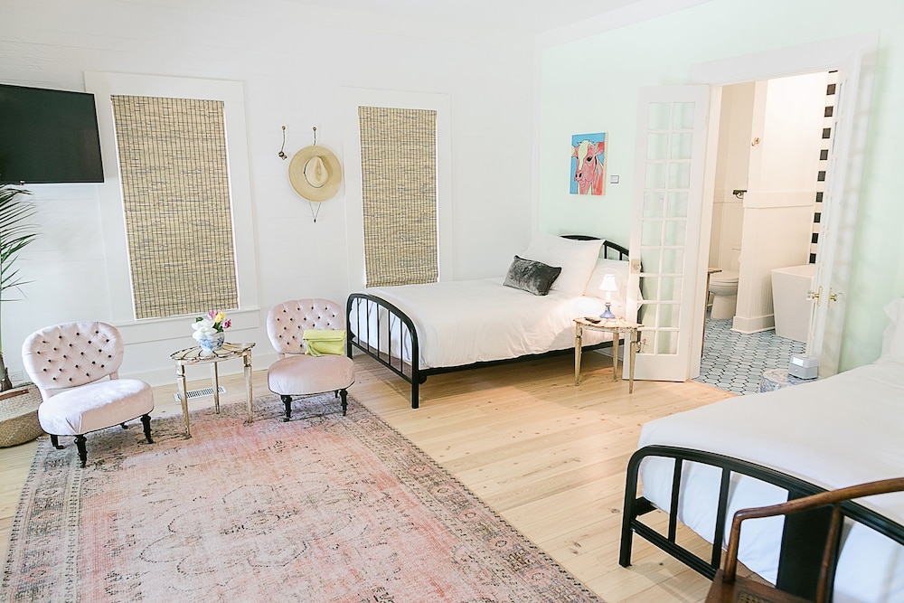 Classic Room, Multiple Beds, Non Smoking photo 1