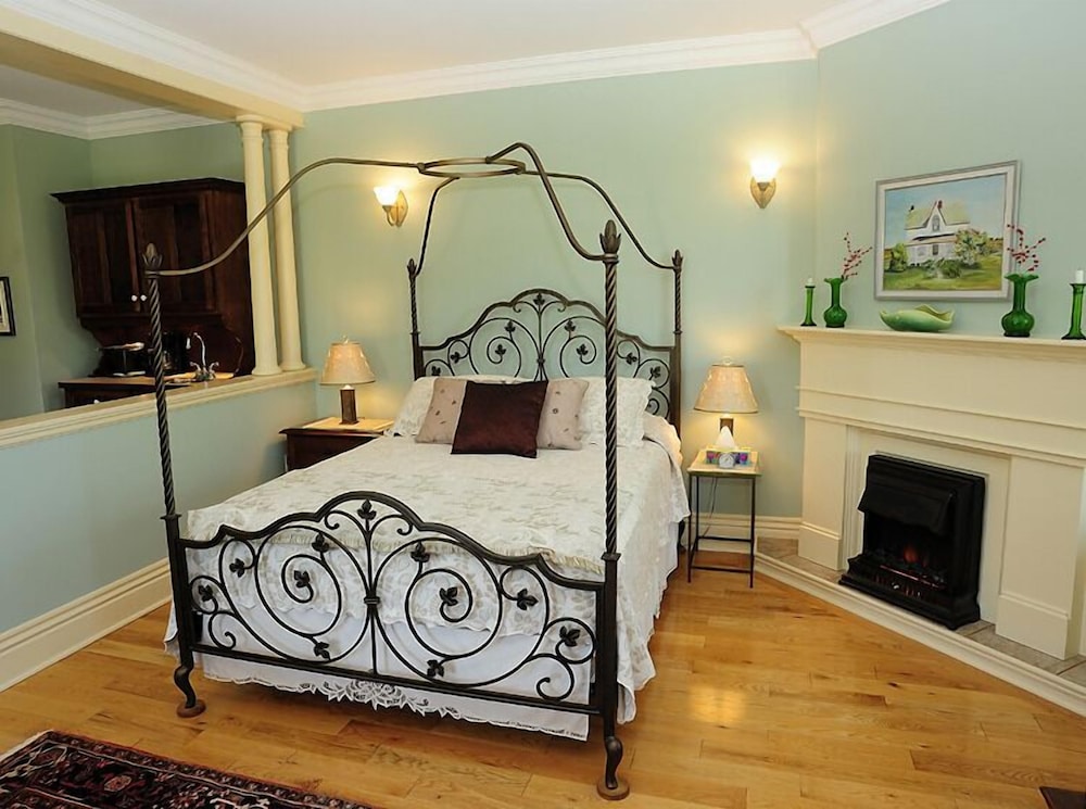 Premium Suite, 1 Queen Bed with Sofa bed, Kitchenette (Jetted Tub) (First floor) photo 3