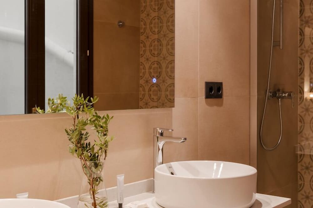 Superior Quadruple Room photo 2