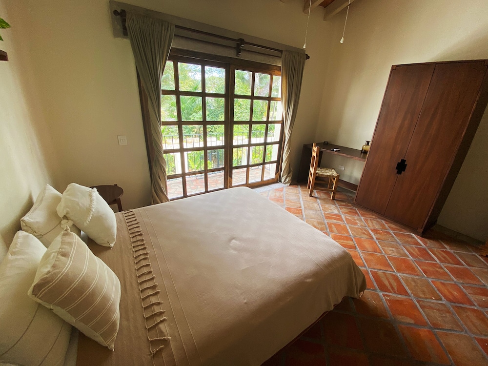 Deluxe Room - Photo 18